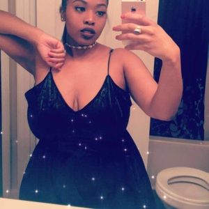 Fun & flirty velvet romper!